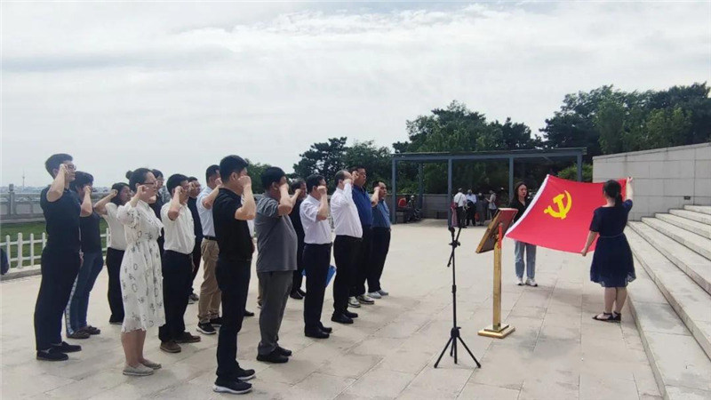 市台联党员重温入党誓词.jpg