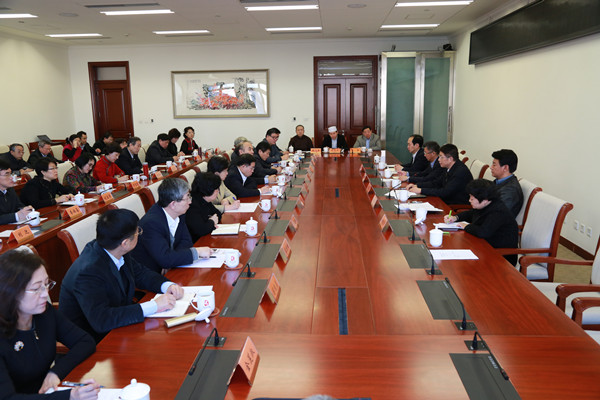 市委向党外人士通报市委全会精神.jpg