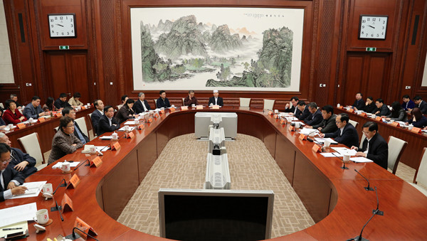 市委统战部召开党外人士情况通报会.jpg