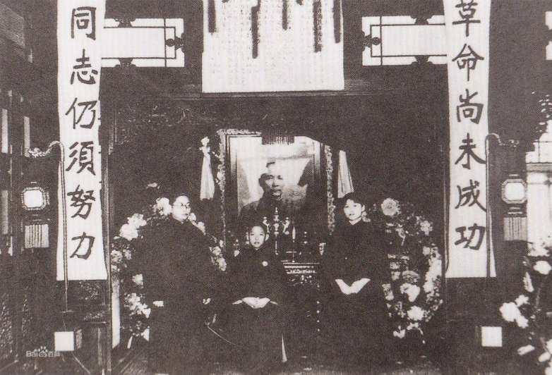 伟大的中国民主革命的先行者、国民党领袖孙中山在北京逝世。.png