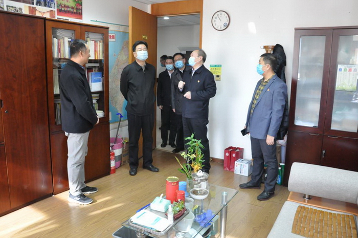 市委常委、统战部部长游钧走访市台联.jpg