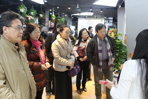 市委统战部组织无党派专家服务团到中关村创业大街开展活动.jpg