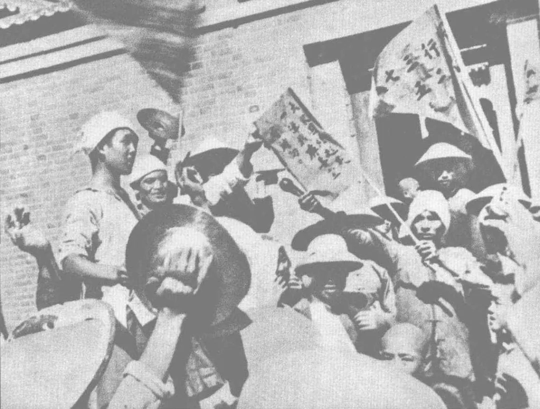 图｜农民庆祝减租减息政策的实施.webp.jpg