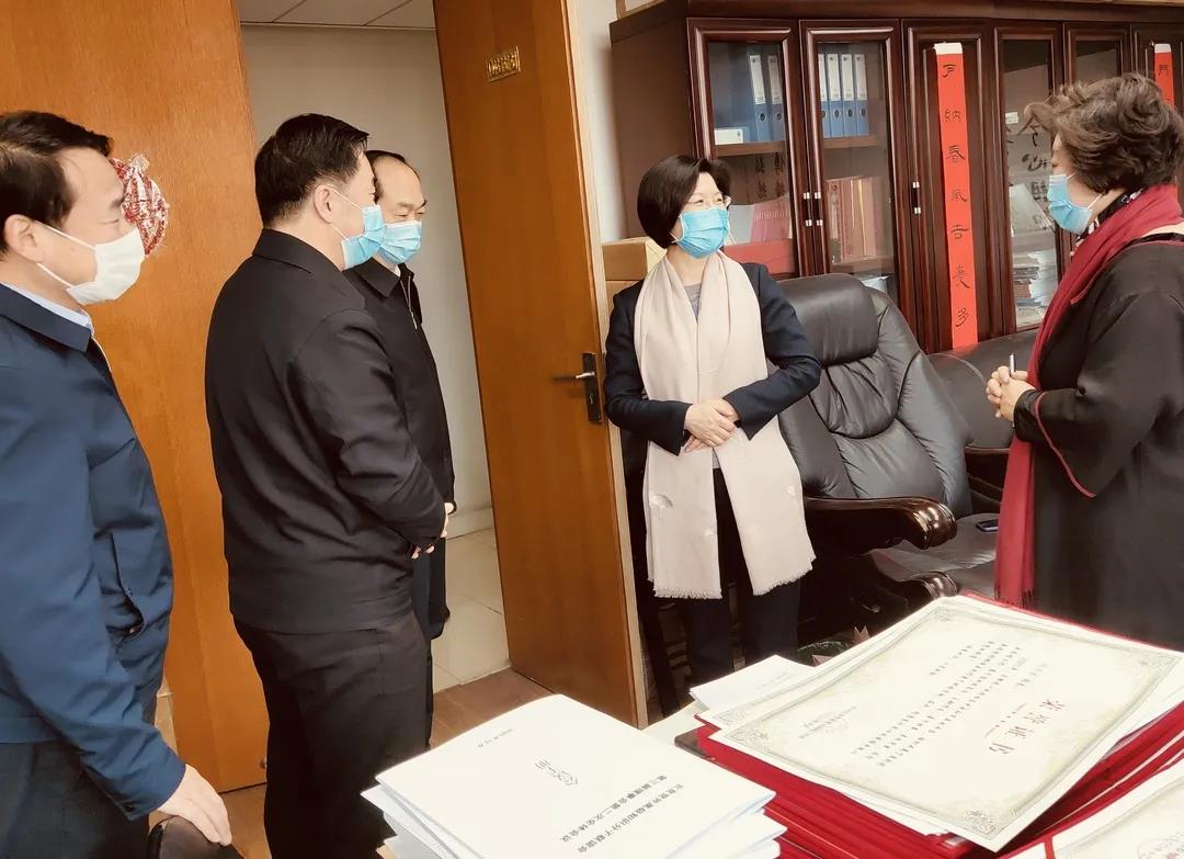 孙美君部长视察北京知联会秘书处.jpg