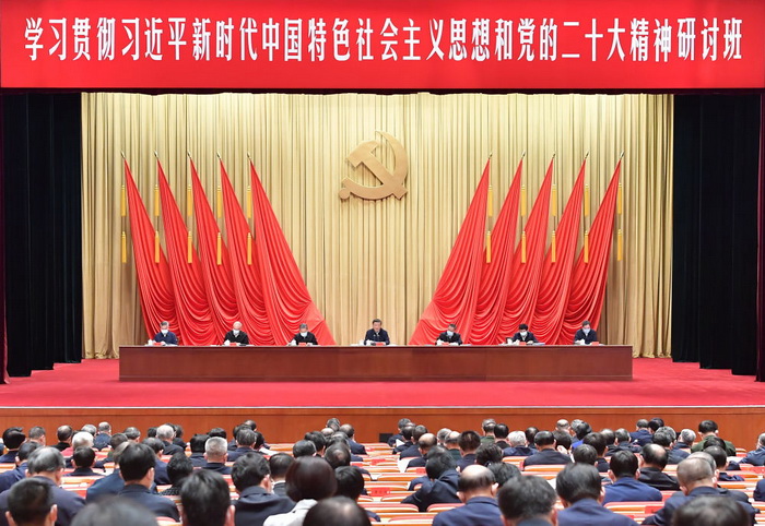2月7日，新进中央委员会的委员、候补委员和省部级主要领导干部学习贯彻习近平新时代中国特色社会主义思想和党的二十大精神研讨班在中央党校（国家行政学院）开班。中共中央总书记、国家主席、中央军委主席习近平在开班式上发表重要讲话。李强、赵乐际、王沪宁、蔡奇、丁薛祥、李希等出席开班式。新华社记者 李涛 摄.jpg
