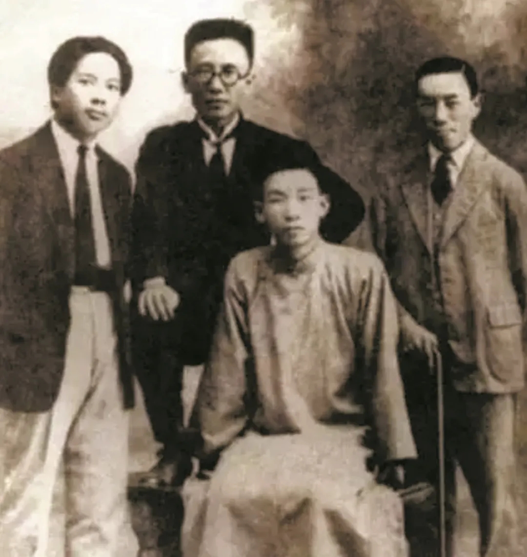 创造社部分成员合影，左起：王独清、郭沫若、郁达夫、成仿吾.webp.jpg