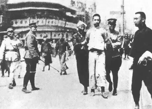 蒋介石发动“四一二”反革命政变3.webp.jpg