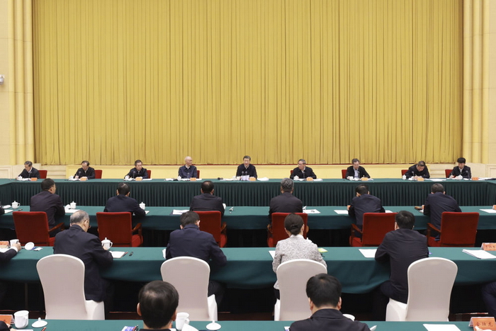 4月23日下午，中共中央总书记、国家主席、中央军委主席习近平在重庆主持召开新时代推动西部大开发座谈会并发表重要讲话。新华社记者 王晔 摄.jpg