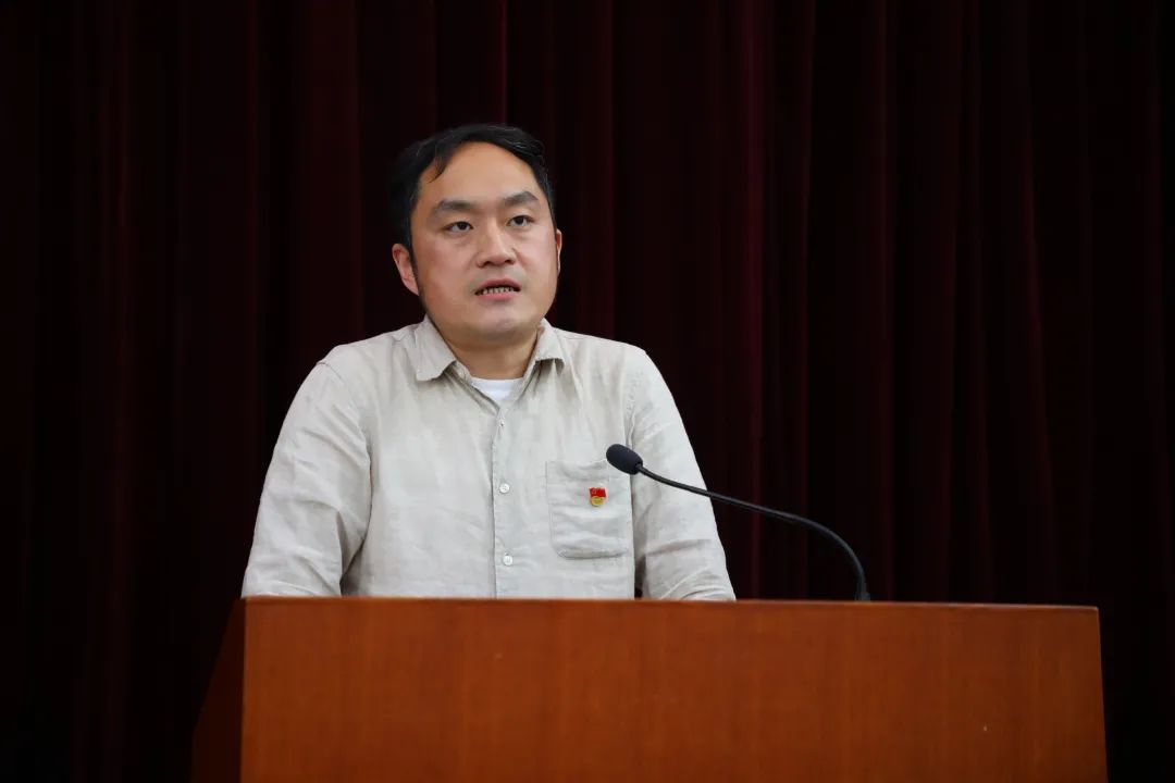 2.办公室党支部 李晓然.jpg