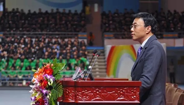 邓中翰在新生开学典礼上演讲“我的科学梦想”.webp.jpg