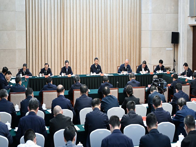 　9月12日下午，中共中央总书记、国家主席、中央军委主席习近平在甘肃省兰州市主持召开全面推动黄河流域生态保护和高质量发展座谈会并发表重要讲话。新华社记者 谢环驰 摄.jpg