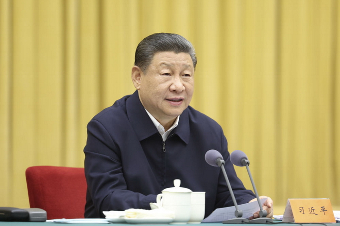 4月23日下午，中共中央总书记、国家主席、中央军委主席习近平在重庆主持召开新时代推动西部大开发座谈会并发表重要讲话。新华社记者 鞠鹏 摄.jpg