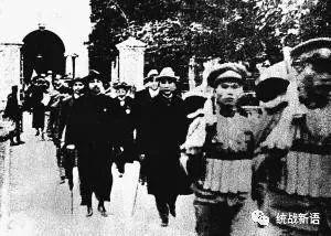图｜孙中山等步入国民党第一次全国代表大会会场.webp.jpg