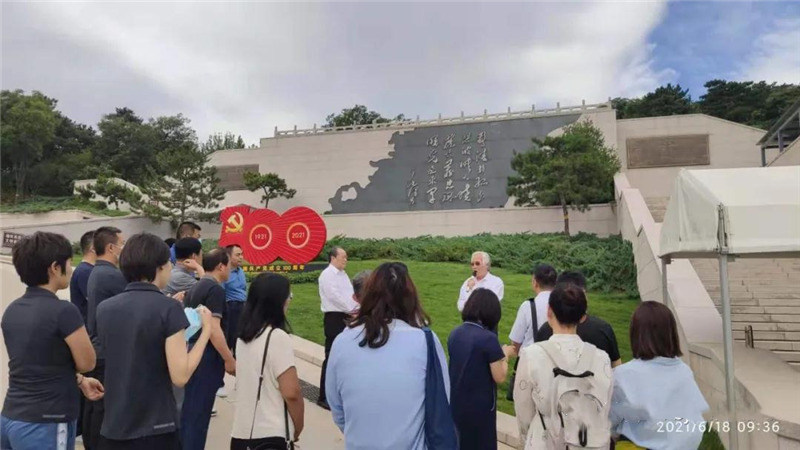 刘玉平教授讲述隐蔽战线英雄的感人事迹.jpg