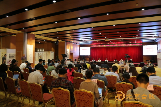 在京台胞纪念中国人民抗日战争暨世界反法西斯战争胜利70周年、台湾光复70周年座谈会在北京台湾会馆举行.jpg
