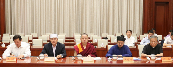 本市宗教界学习全国宗教工作会议精神.JPG