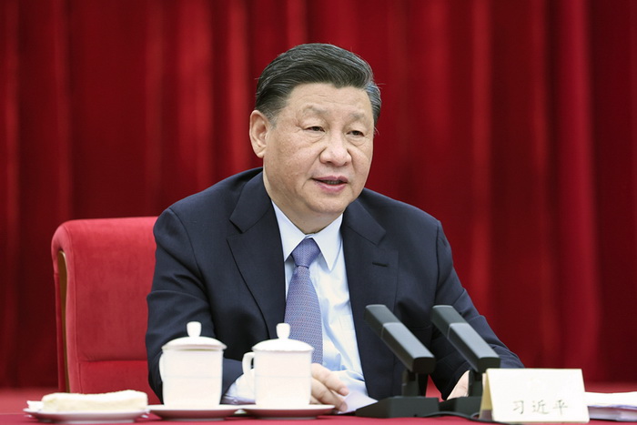 3月6日，中共中央总书记、国家主席、中央军委主席习近平看望参加全国政协十四届一次会议的民建、工商联界委员，并参加联组会，听取意见和建议。新华社记者 鞠鹏 摄.jpg