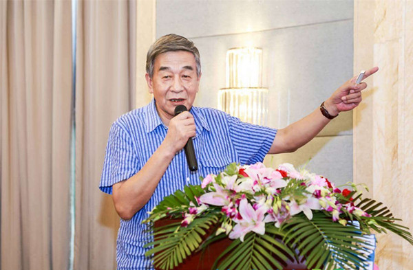 6王维平在公益活动中讲垃圾分类.jpg