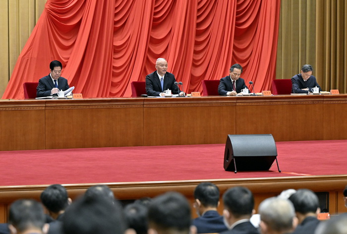 4月3日，学习贯彻习近平新时代中国特色社会主义思想主题教育工作会议在北京召开。中共中央政治局常委、中央学习贯彻习近平新时代中国特色社会主义思想主题教育领导小组组长蔡奇作总结讲话。新华社记者 殷博古 摄.jpg