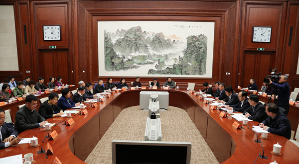 市委统战部召开党外人士情况通报会.JPG