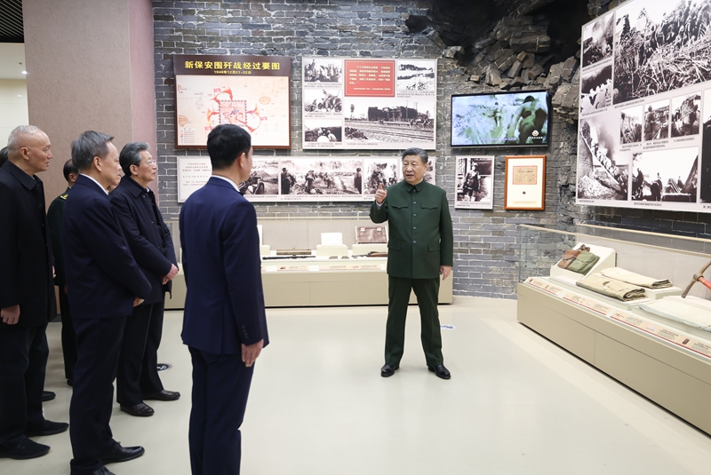 2月1日至2日，中共中央总书记、国家主席、中央军委主席习近平来到天津，看望慰问基层干部群众。这是2日上午，习近平在平津战役纪念馆考察。新华社记者 鞠鹏 摄.jpg