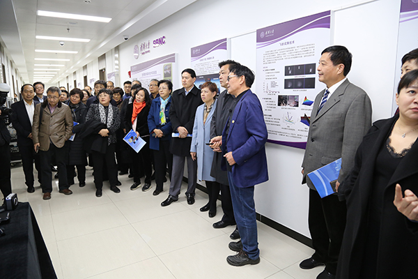02-2北京市全国政协委员视察考察科技创新中心建设情况-清华大学戴琼海院士宽带数字媒体技术实验室.JPG
