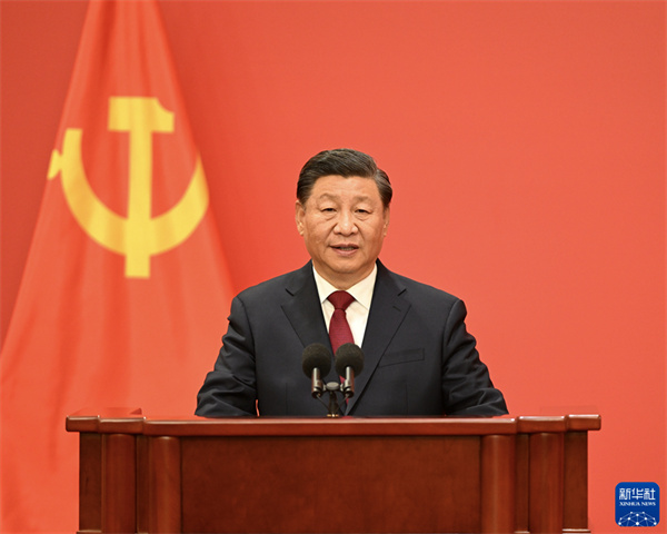 10月23日，刚刚在中国共产党第二十届中央委员会第一次全体会议上当选的中共中央总书记习近平和中共中央政治局常委李强、赵乐际、王沪宁、蔡奇、丁薛祥、李希在北京人民大会堂同中外记者亲切见面。这是习近平发表重要讲话。新华社记者 李学仁 摄.jpg